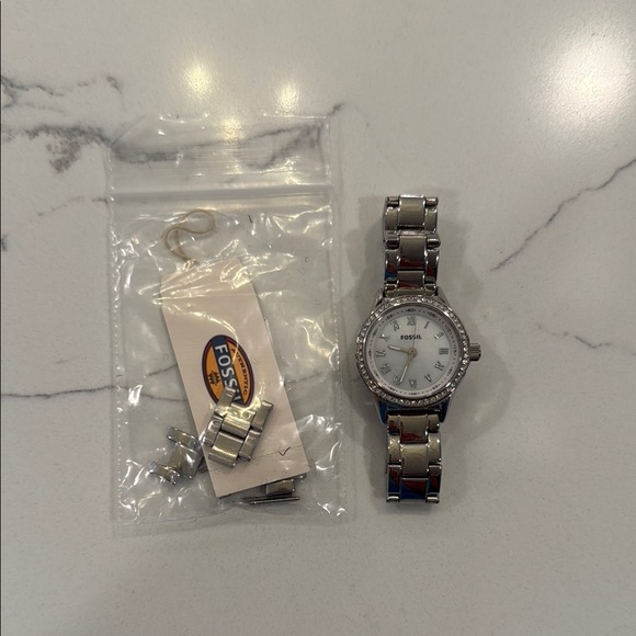 Fossil silver watch - Picture 1 of 4
